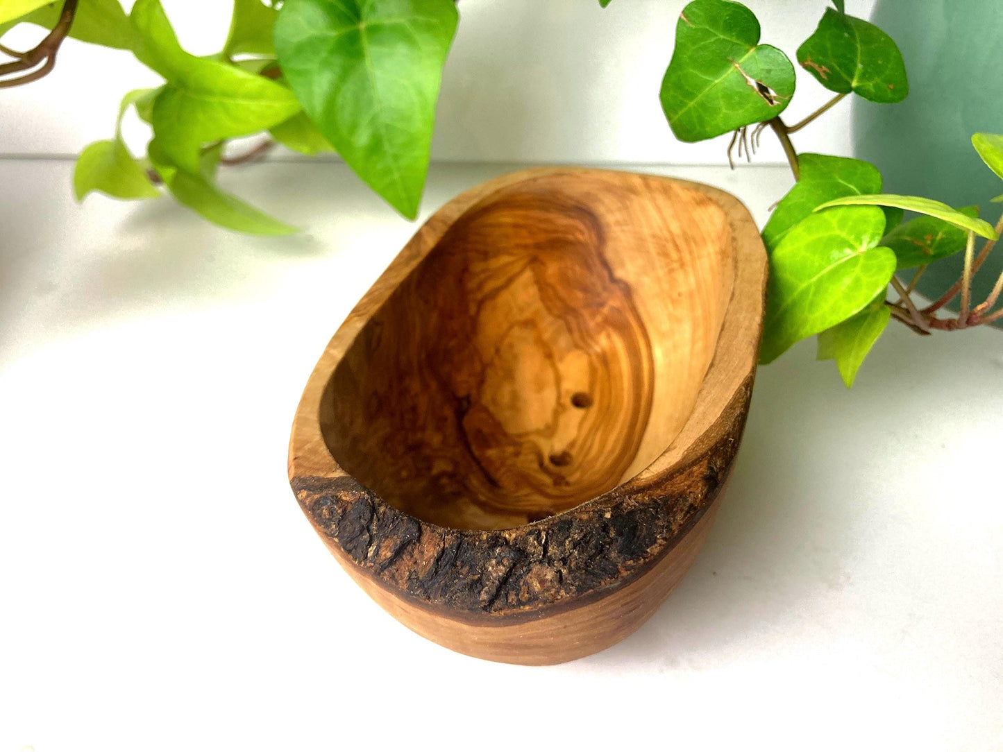 Handmade Olive Wood Soap Dishes, Oval, Self-Draining, Rustic Live Edge, Eco-Friendly Bathroom Decor, Zero Waste Gifts, Soap Holder, 16cm