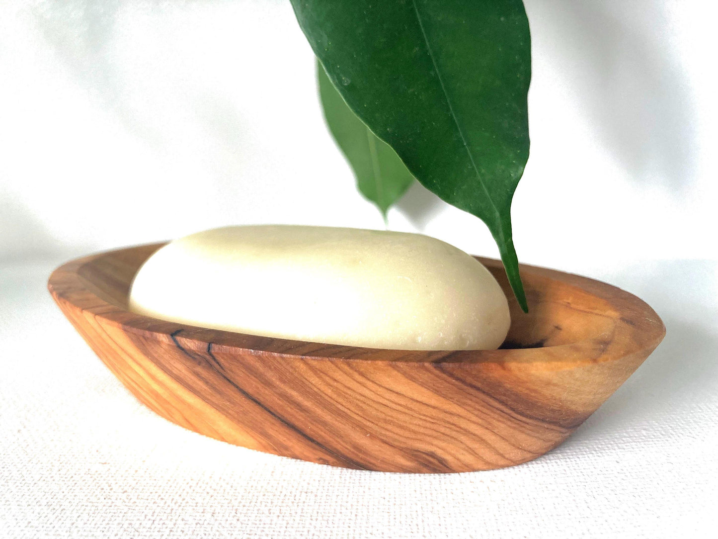 Handmade Olive Wood Soap Dish: Oval, Self-Draining Soap Holder, Natural Bathroom Decor, 13cm